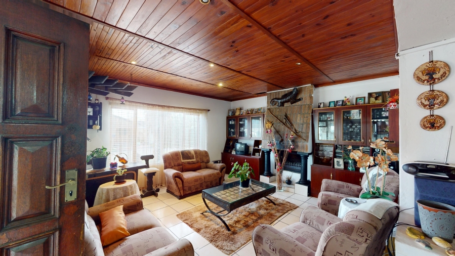 4 Bedroom Property for Sale in Gustrouw Western Cape
